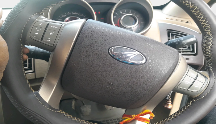 2013 Mahindra XUV500 W6, Diesel, Manual, 1,18,550 km, interior