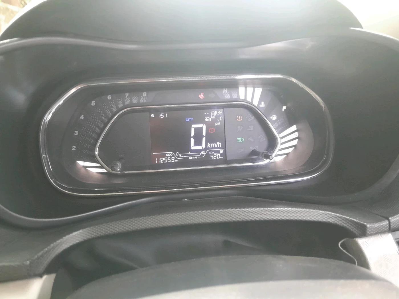 2022 Tata NEXON XZ PLUS PETROL, Petrol, Manual, 1,12,559 km, interior