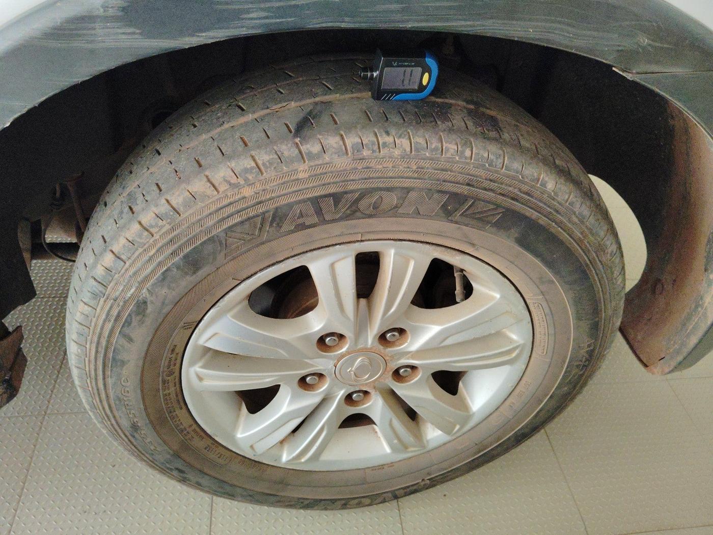 2015 Ssangyong Rexton RX7, Diesel, Automatic, 79,938 km, tyre