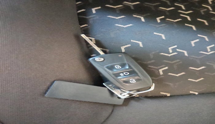 2022 Tata Tiago XT (O) PETROL, Petrol, Manual, 40,665 km, interior