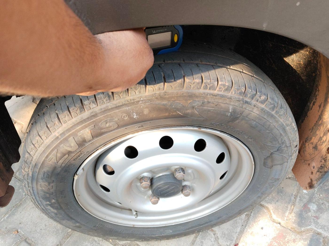 2011 Maruti Wagon R 1.0 LXI, Petrol, Manual, 1,00,011 km, tyre