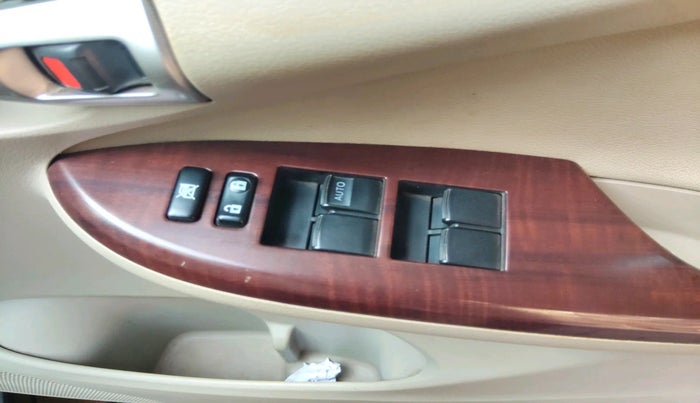 2011 Toyota Corolla Altis G PETROL, Petrol, Manual, 1,11,592 km, interior