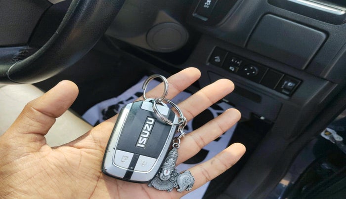 2021 ISUZU D-Max V Cross Z PRESTIGE 4X4AT, Diesel, Automatic, 1,03,804 km, interior