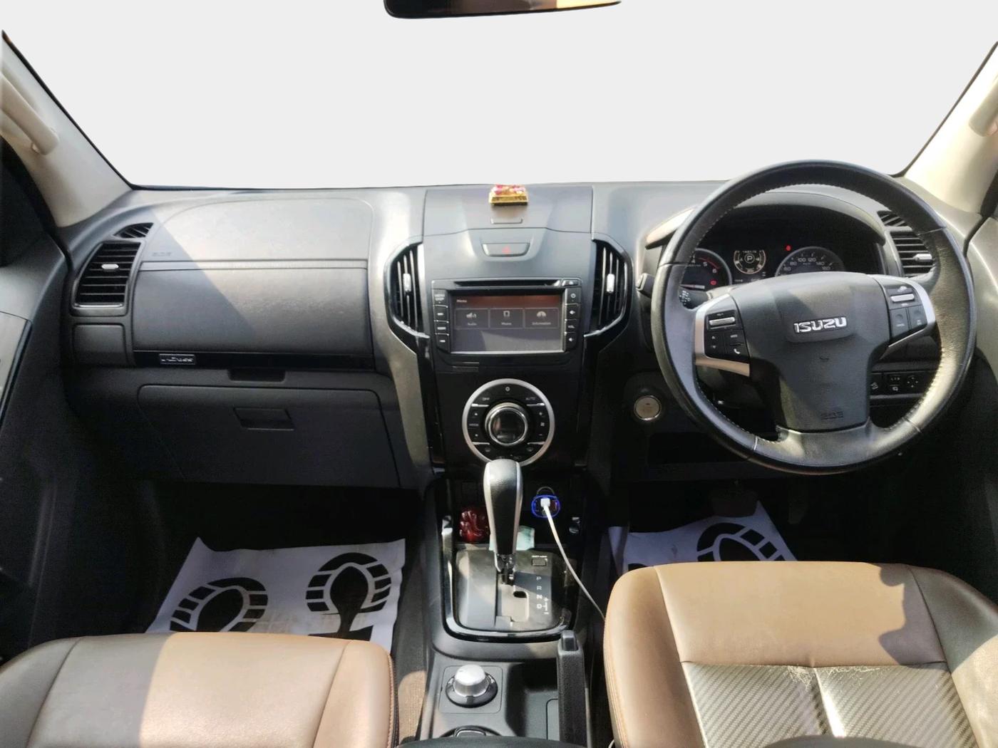 2021 ISUZU D-Max V Cross Z PRESTIGE 4X4AT, Diesel, Automatic, 1,03,804 km, interior