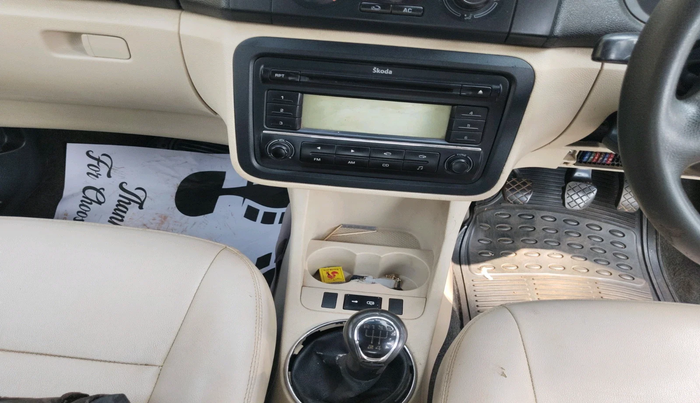 2011 Skoda Fabia ELEGANCE 1.2 MPI, Petrol, Manual, 1,04,523 km, interior