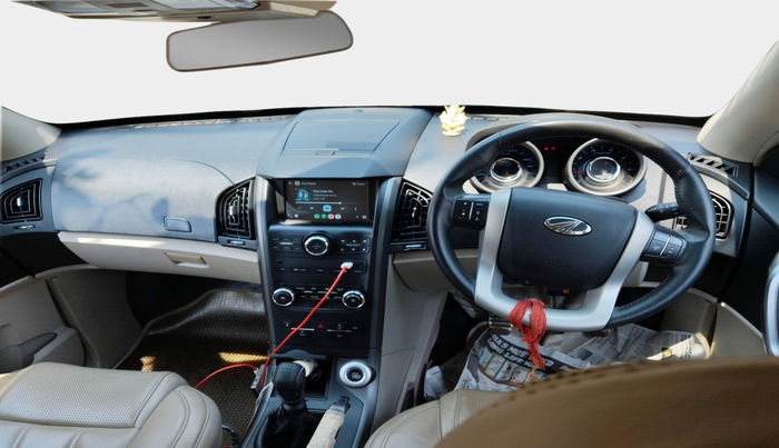 2015 Mahindra XUV500 W10, Diesel, Manual, 83,612 km, interior