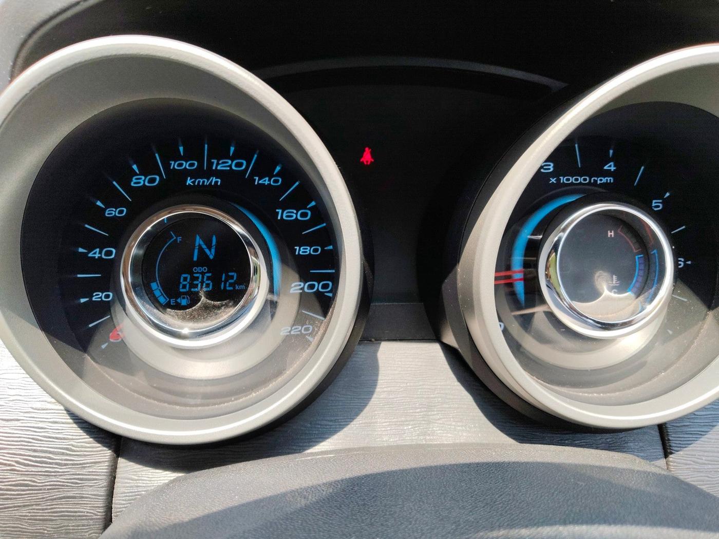 2015 Mahindra XUV500 W10, Diesel, Manual, 83,612 km, interior