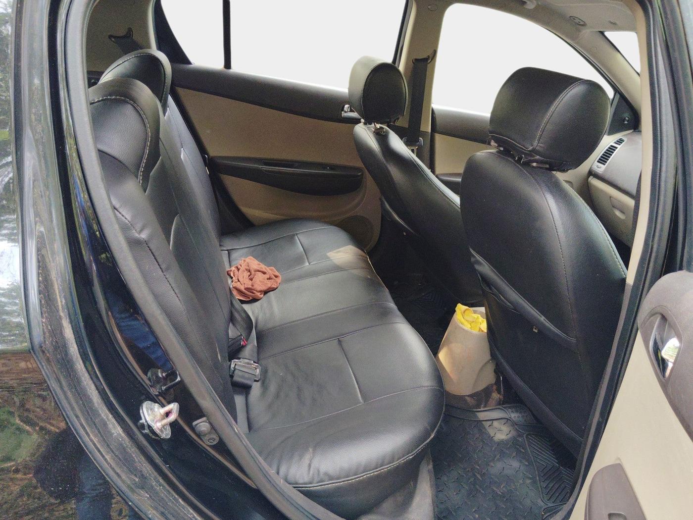 2010 Hyundai i20 MAGNA 1.2, Petrol, Manual, 98,064 km, interior