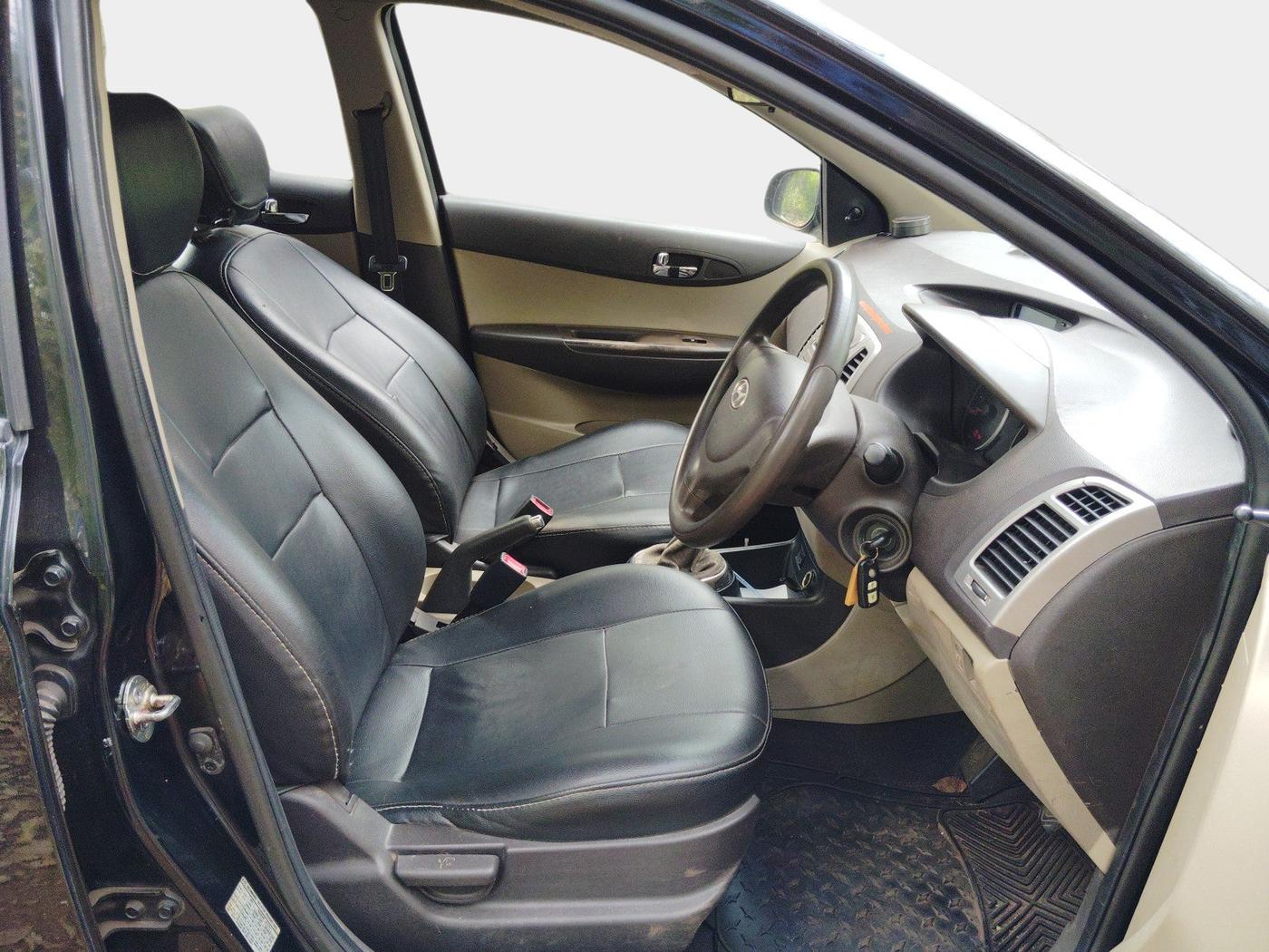 2010 Hyundai i20 MAGNA 1.2, Petrol, Manual, 98,064 km, interior