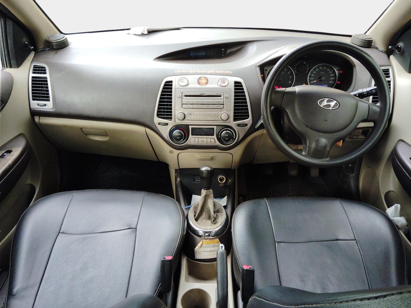 2010 Hyundai i20 MAGNA 1.2, Petrol, Manual, 98,064 km, interior
