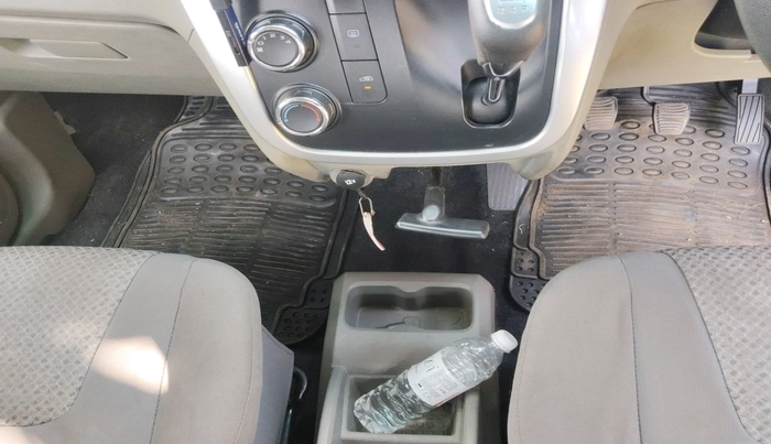 2016 Mahindra Kuv100 K8 D 5 STR, Diesel, Manual, 72,694 km, interior