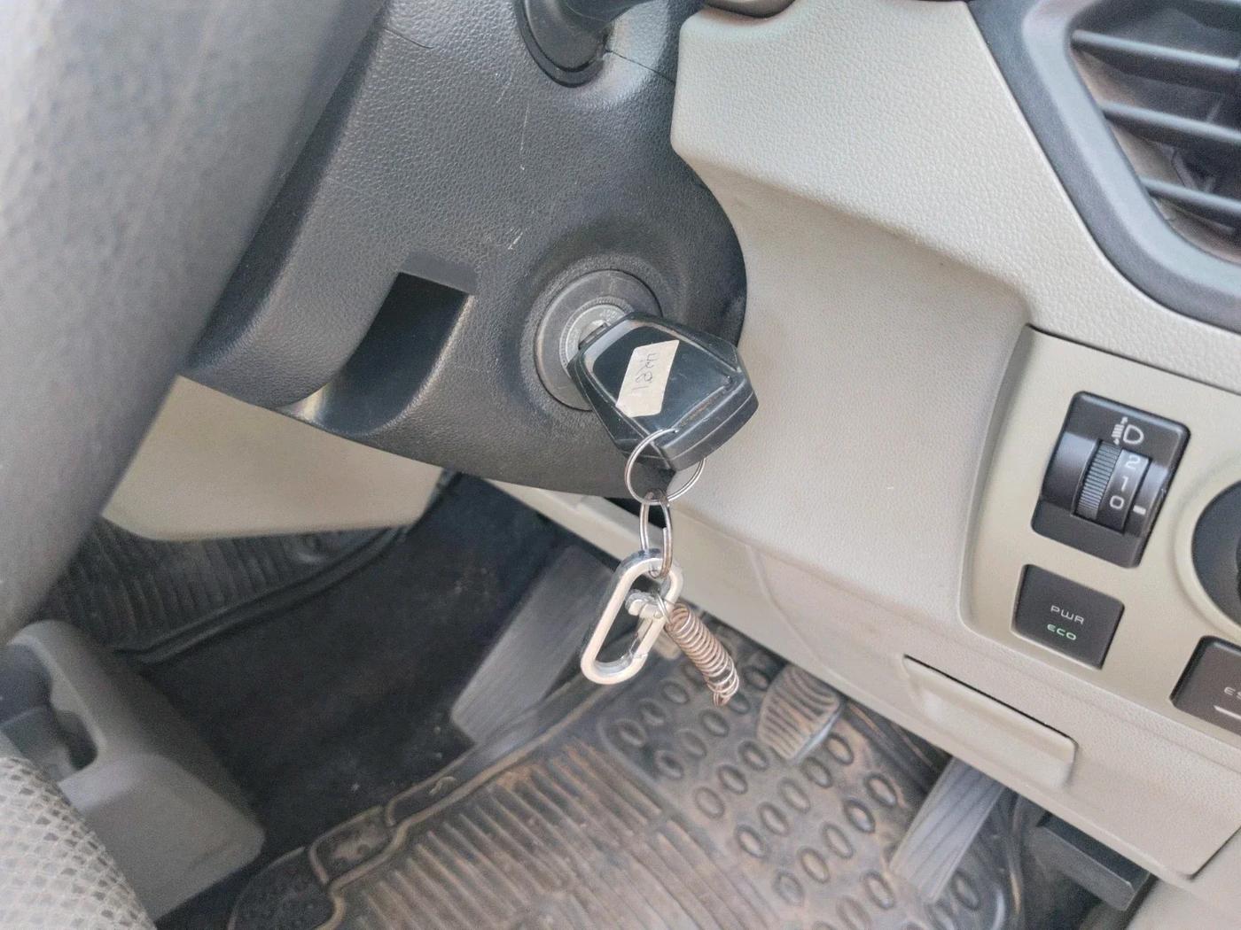 2016 Mahindra Kuv100 K8 D 5 STR, Diesel, Manual, 72,694 km, interior