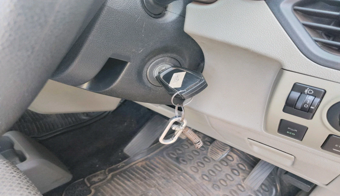 2016 Mahindra Kuv100 K8 D 5 STR, Diesel, Manual, 72,694 km, interior