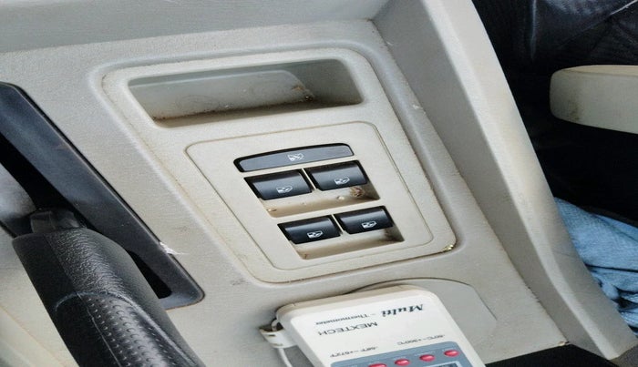 2015 Mahindra Scorpio S4, Diesel, Manual, 1,05,409 km, interior