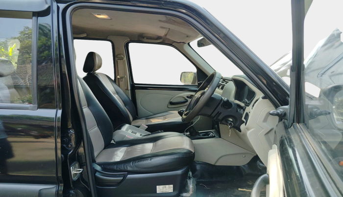 2015 Mahindra Scorpio S4, Diesel, Manual, 1,05,409 km, interior