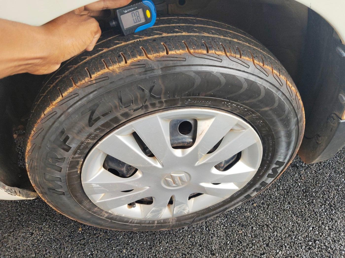 2013 Maruti Swift Dzire VXI, Petrol, Manual, 1,19,527 km, tyre