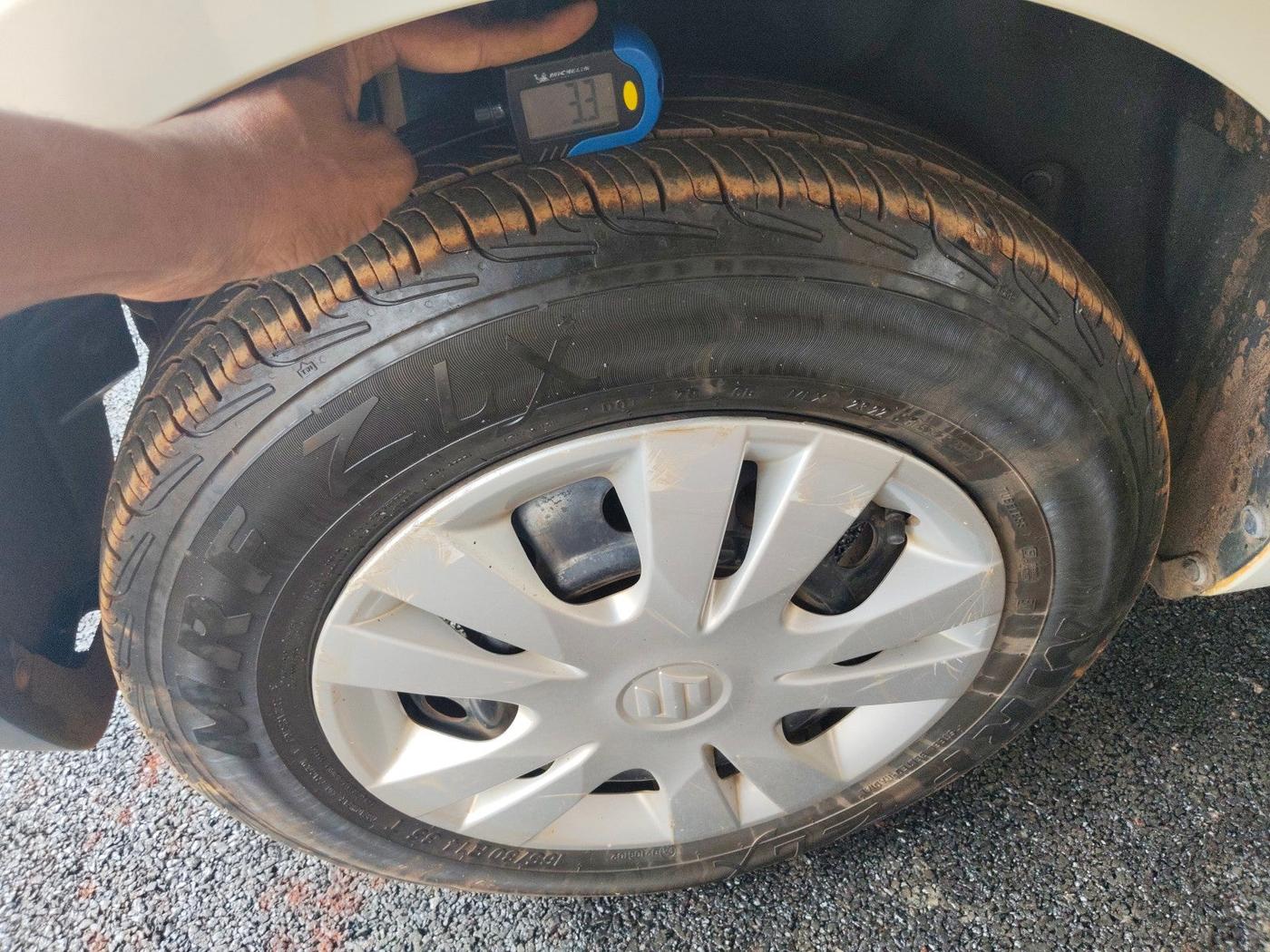2013 Maruti Swift Dzire VXI, Petrol, Manual, 1,19,527 km, tyre