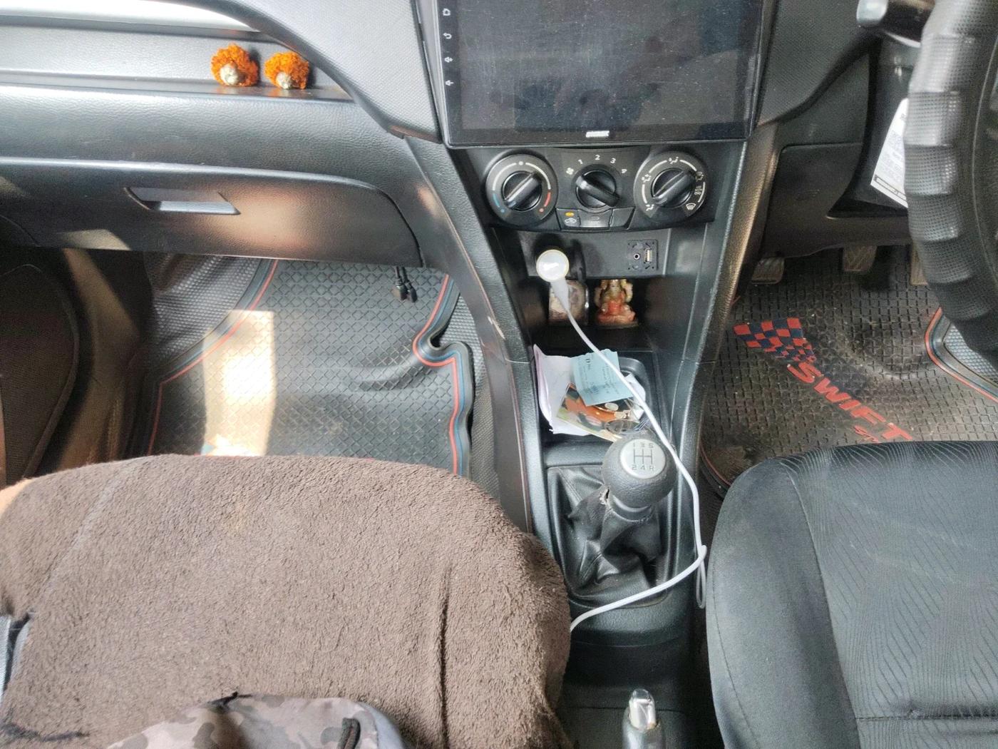 2012 Maruti Swift VXI, Petrol, Manual, 1,50,483 km, interior