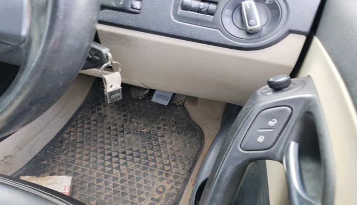 2013 Volkswagen Polo HIGHLINE1.2L, Petrol, Manual, 64,470 km, interior