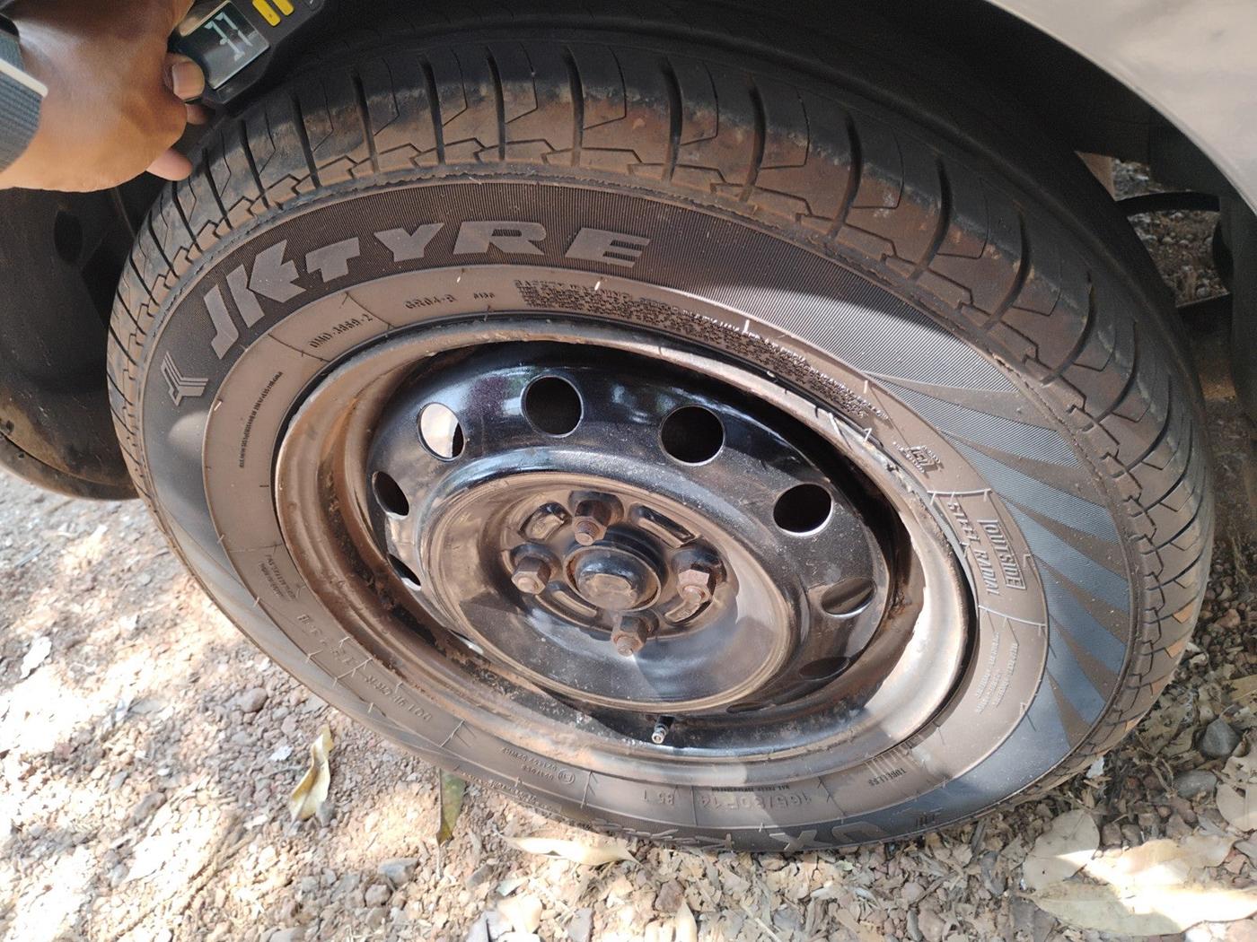 2011 Maruti Ritz VXI, Petrol, Manual, 1,26,512 km, tyre