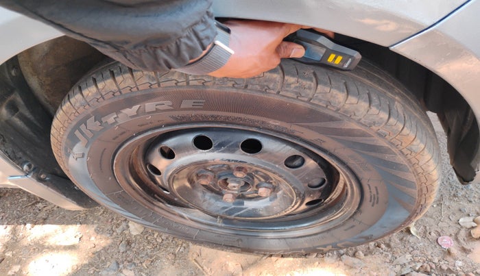 2011 Maruti Ritz VXI, Petrol, Manual, 1,26,512 km, tyre