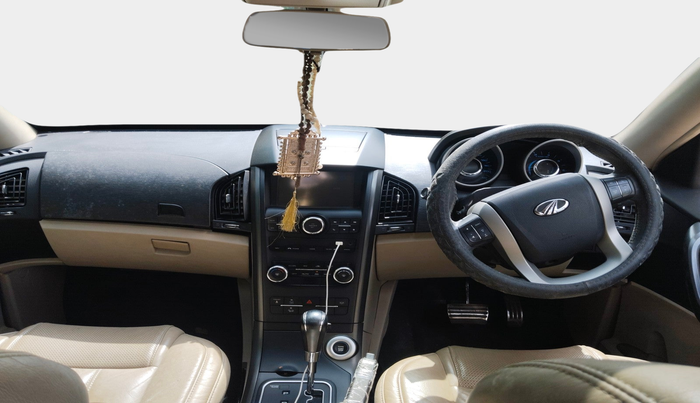 2016 Mahindra XUV500 W10 AWD AT, Diesel, Automatic, 38,092 km, interior