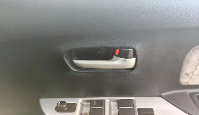 2015 Maruti Wagon R 1.0 VXI, Petrol, Manual, 1,22,157 km, interior