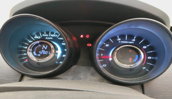 2018 Mahindra XUV500 W5, Diesel, Manual, 42,801 km, interior