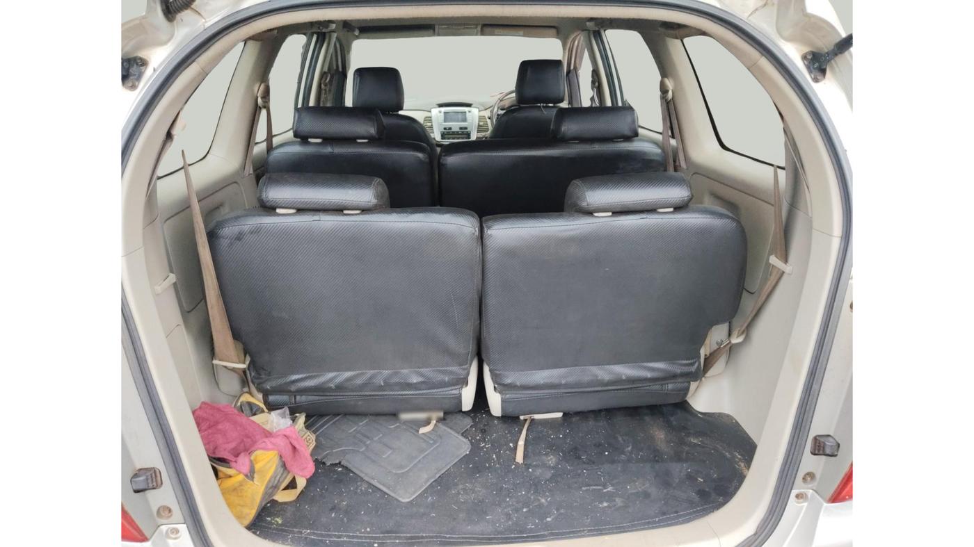 2012 Toyota Innova VX 2.5 7 STR, Diesel, Manual, 1,33,260 km, exterior