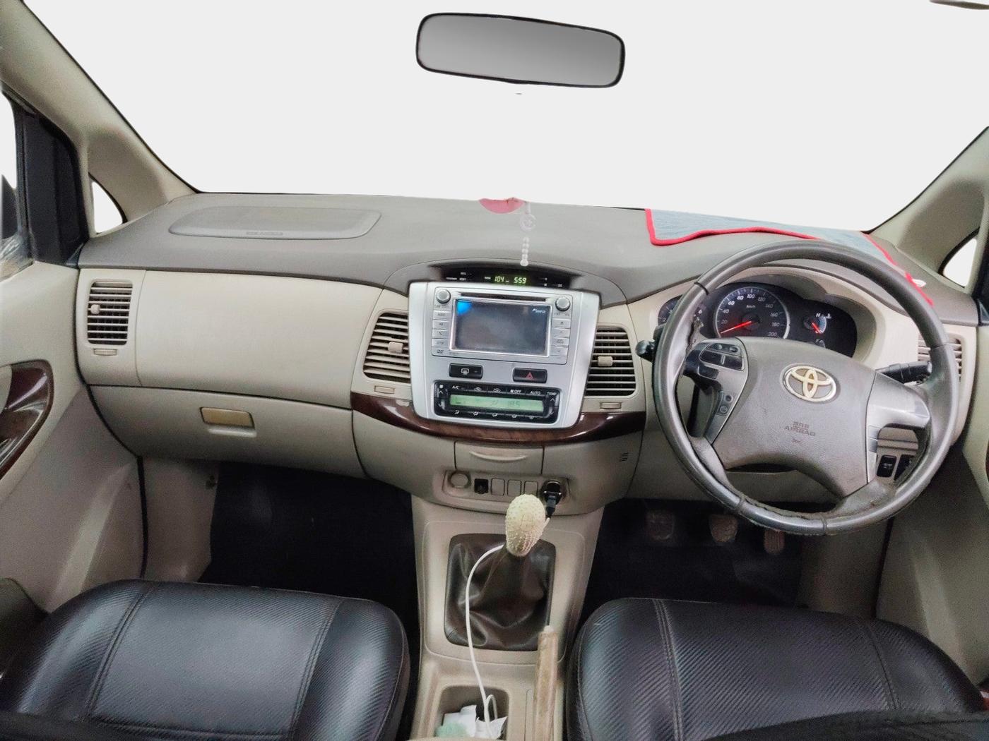 2012 Toyota Innova VX 2.5 7 STR, Diesel, Manual, 1,33,260 km, interior
