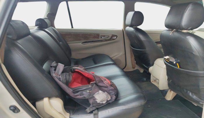 2012 Toyota Innova VX 2.5 7 STR, Diesel, Manual, 1,32,809 km, interior