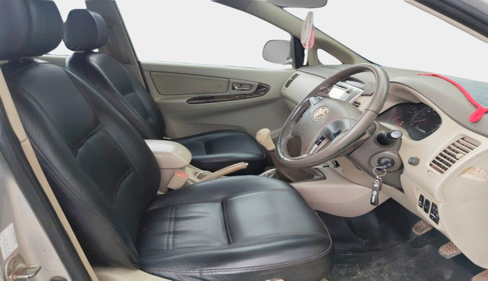 2012 Toyota Innova VX 2.5 7 STR, Diesel, Manual, 1,32,809 km, interior