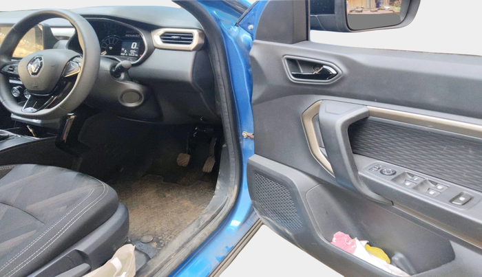 2022 Renault Kiger RXT (O) AMT, Petrol, Automatic, 2,668 km, interior