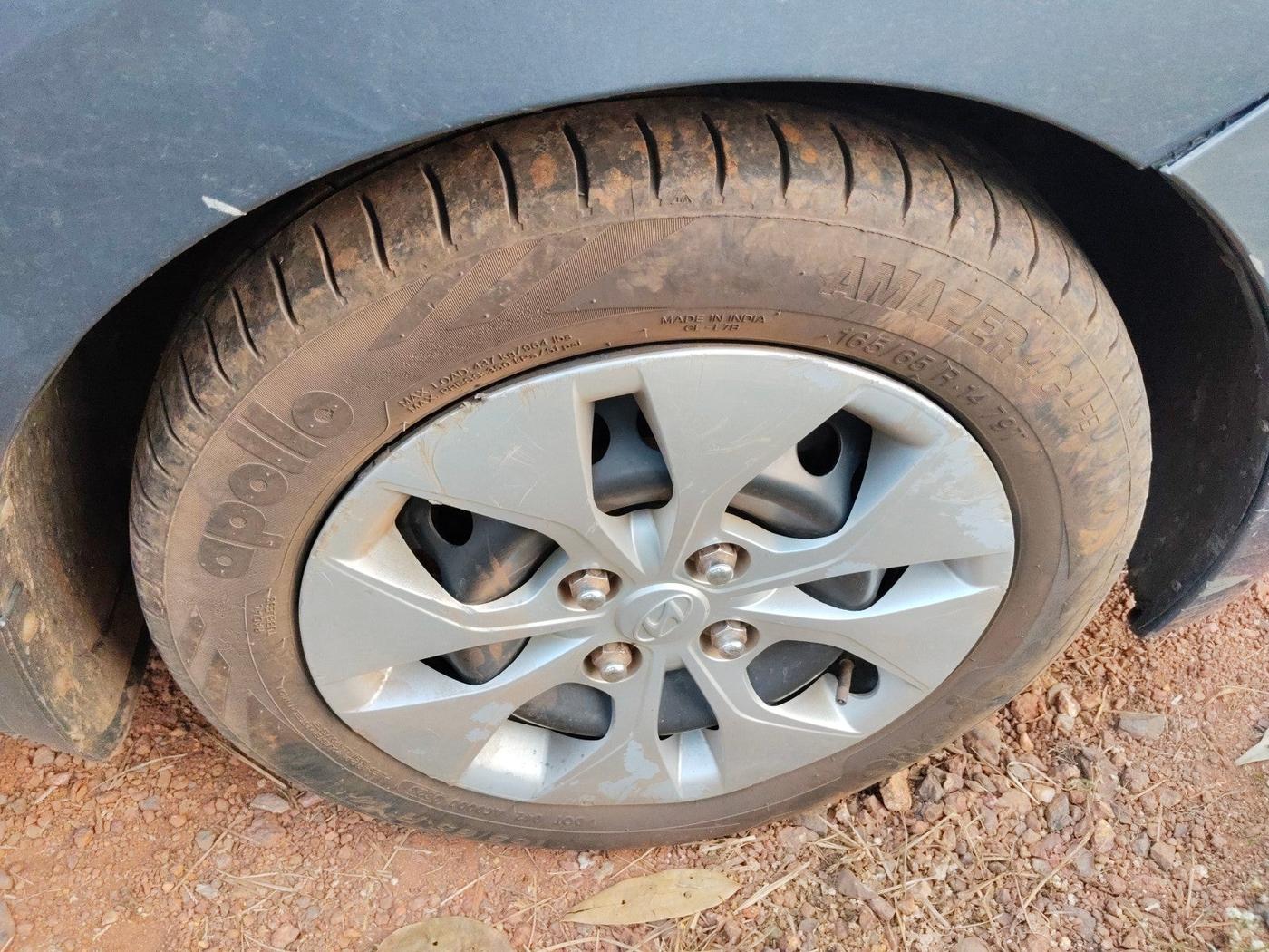 2014 Hyundai Xcent S 1.2, Petrol, Manual, 1,04,587 km, tyre