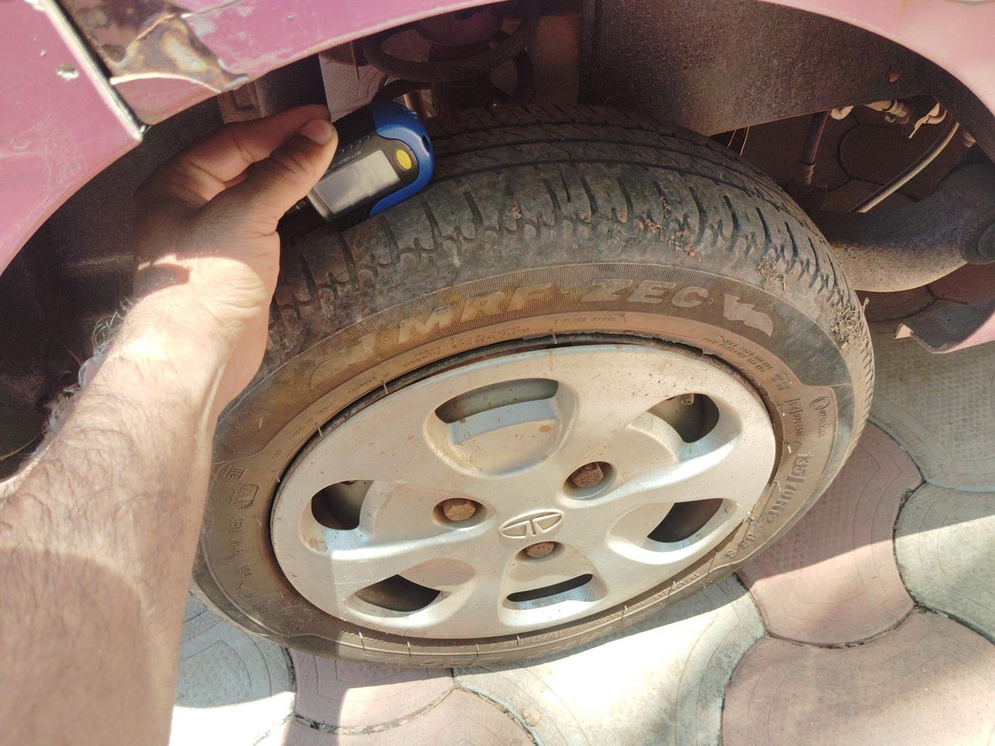 2015 Tata Nano TWIST XTA, Petrol, Automatic, 82,293 km, tyre