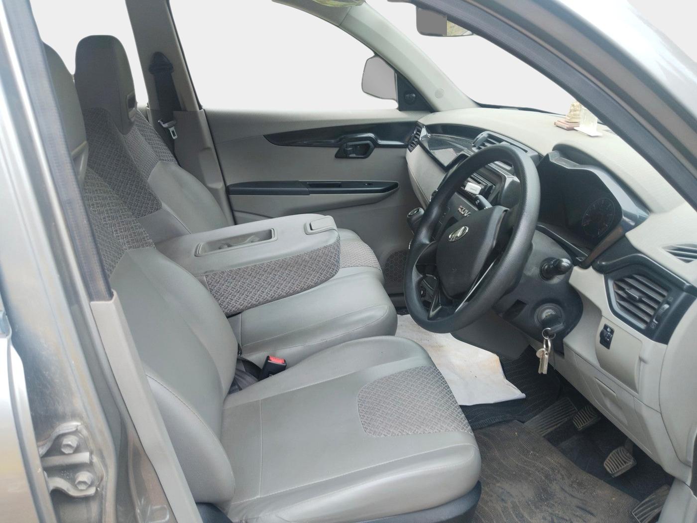 2017 Mahindra Kuv100 K4 6 STR, Petrol, Manual, 51,587 km, interior
