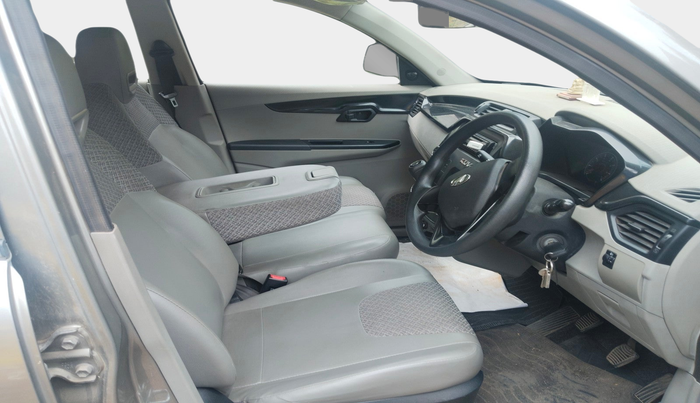 2017 Mahindra Kuv100 K4 6 STR, Petrol, Manual, 51,587 km, interior