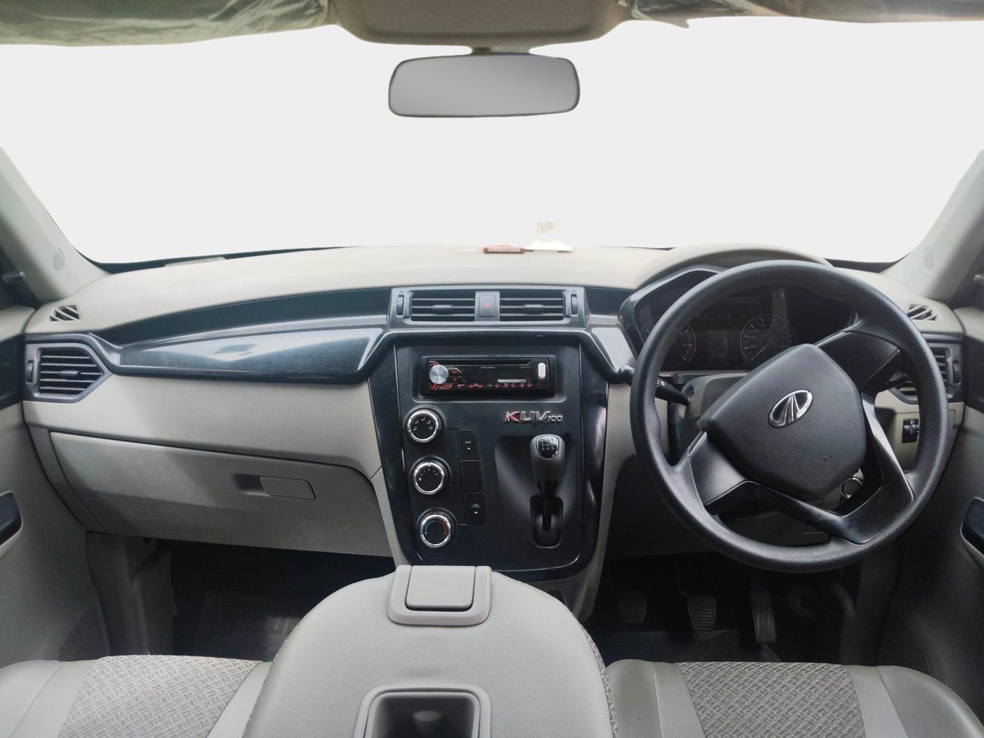 2017 Mahindra Kuv100 K4 6 STR, Petrol, Manual, 51,587 km, interior