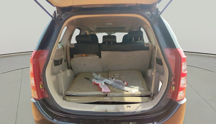 2016 Mahindra XUV500 W10 AT, Diesel, Automatic, 89,908 km, exterior