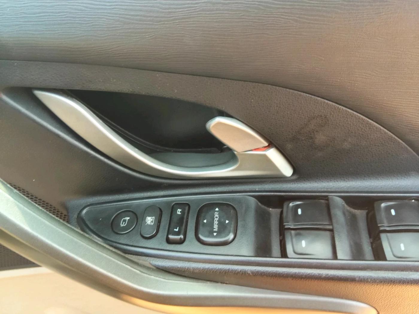 2016 Mahindra XUV500 W10 AT, Diesel, Automatic, 89,908 km, interior
