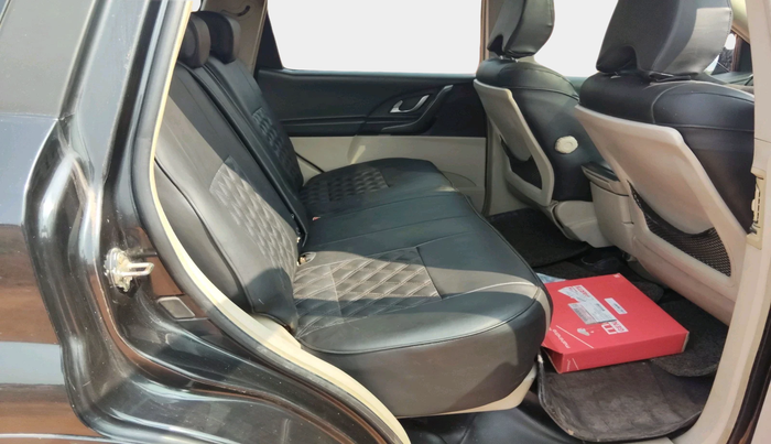 2016 Mahindra XUV500 W10 AT, Diesel, Automatic, 89,908 km, interior