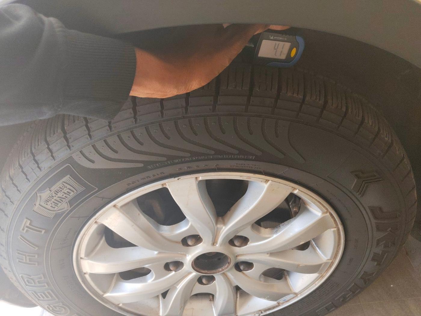 2019 Mahindra XUV500 W9, Diesel, Manual, 1,68,246 km, tyre