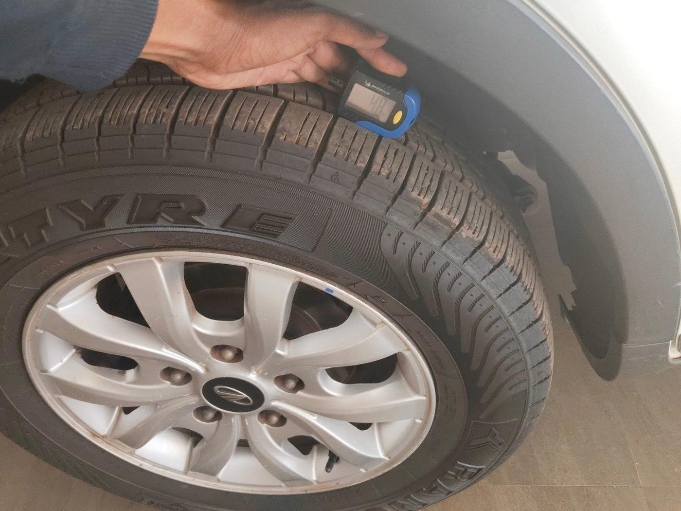 2019 Mahindra XUV500 W9, Diesel, Manual, 1,68,246 km, tyre
