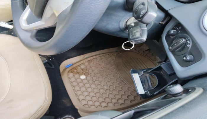 2011 Ford Fiesta STYLE PETROL MT, Petrol, Manual, 75,561 km, interior