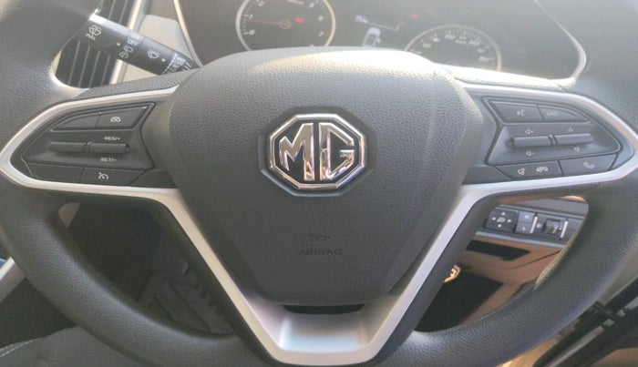 2022 MG HECTOR PLUS SUPER 1.5 PETROL TURBO HYBRID MT 7-STR, Petrol, Manual, 22,219 km, interior