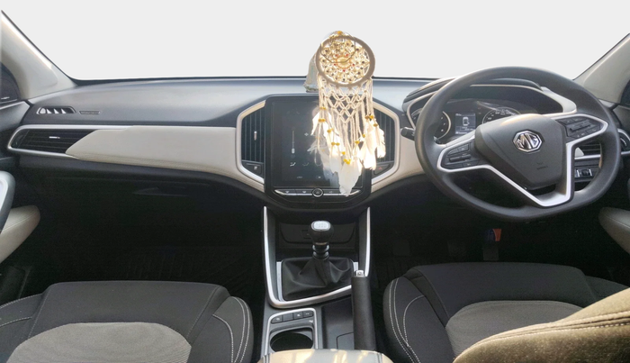 2022 MG HECTOR PLUS SUPER 1.5 PETROL TURBO HYBRID MT 7-STR, Petrol, Manual, 22,219 km, interior