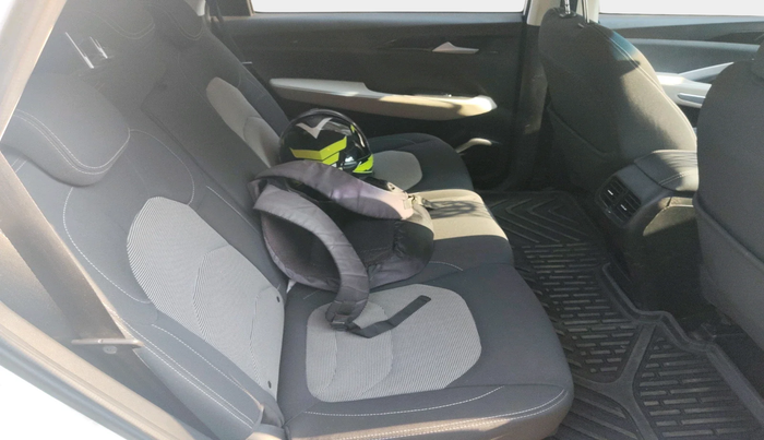 2022 MG HECTOR PLUS SUPER 1.5 PETROL TURBO HYBRID MT 7-STR, Petrol, Manual, 22,219 km, interior