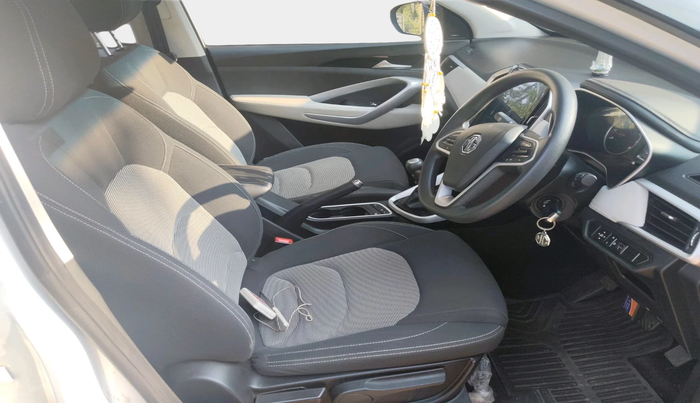 2022 MG HECTOR PLUS SUPER 1.5 PETROL TURBO HYBRID MT 7-STR, Petrol, Manual, 22,219 km, interior