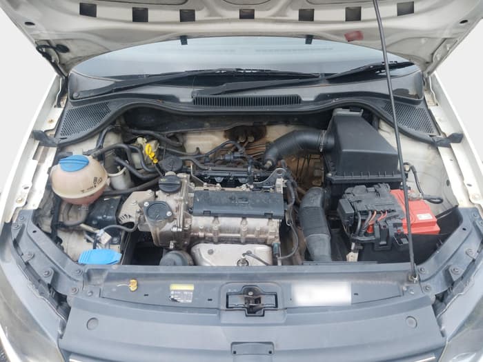 2014 Volkswagen Polo HIGHLINE1.2L, Petrol, Manual, 1,15,250 km, exterior