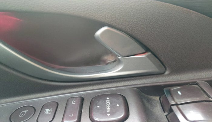 2013 Mahindra XUV500 W8, Diesel, Manual, 1,07,766 km, interior